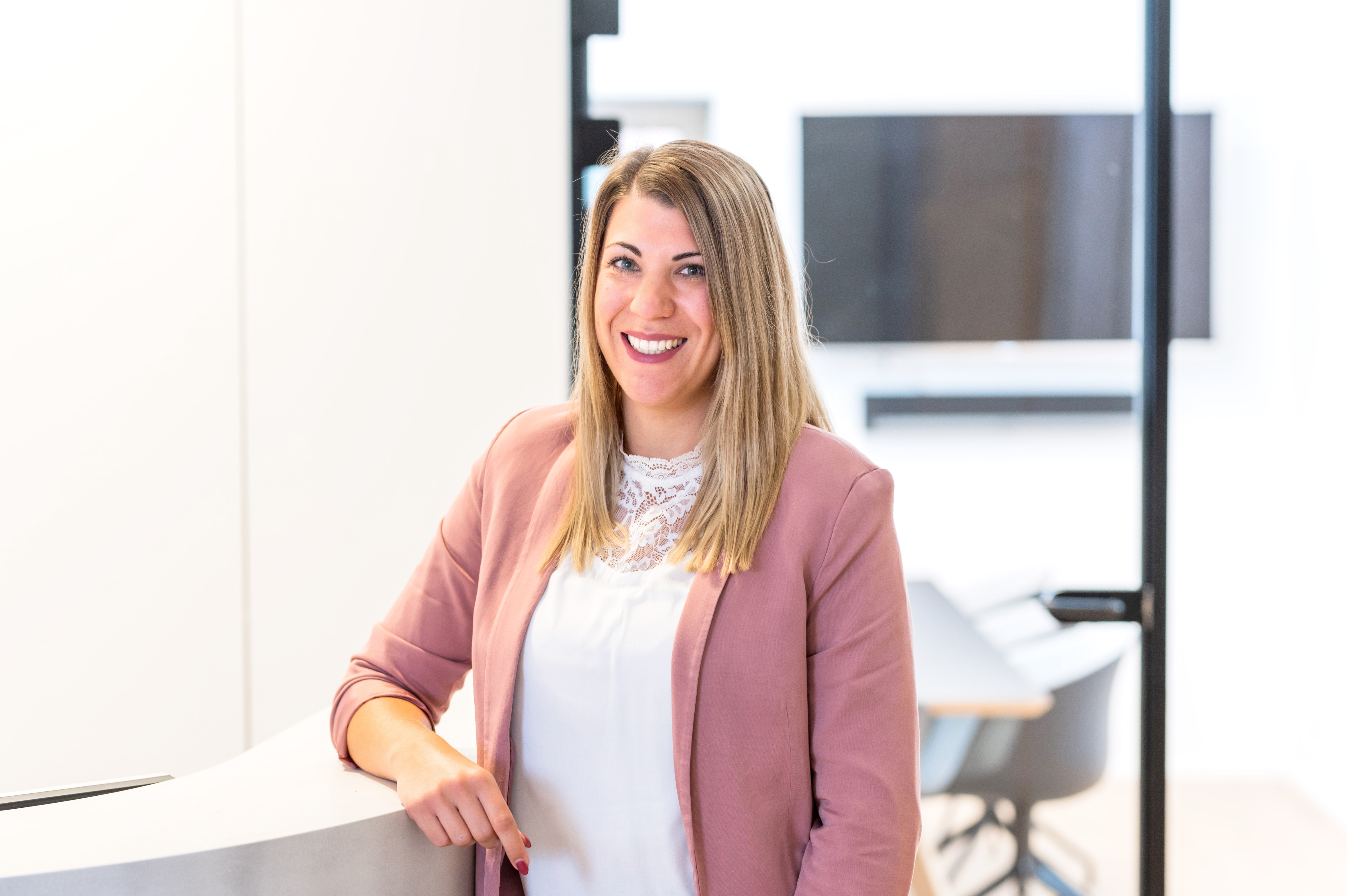 Anna Juhas, Steuerfachangestellte