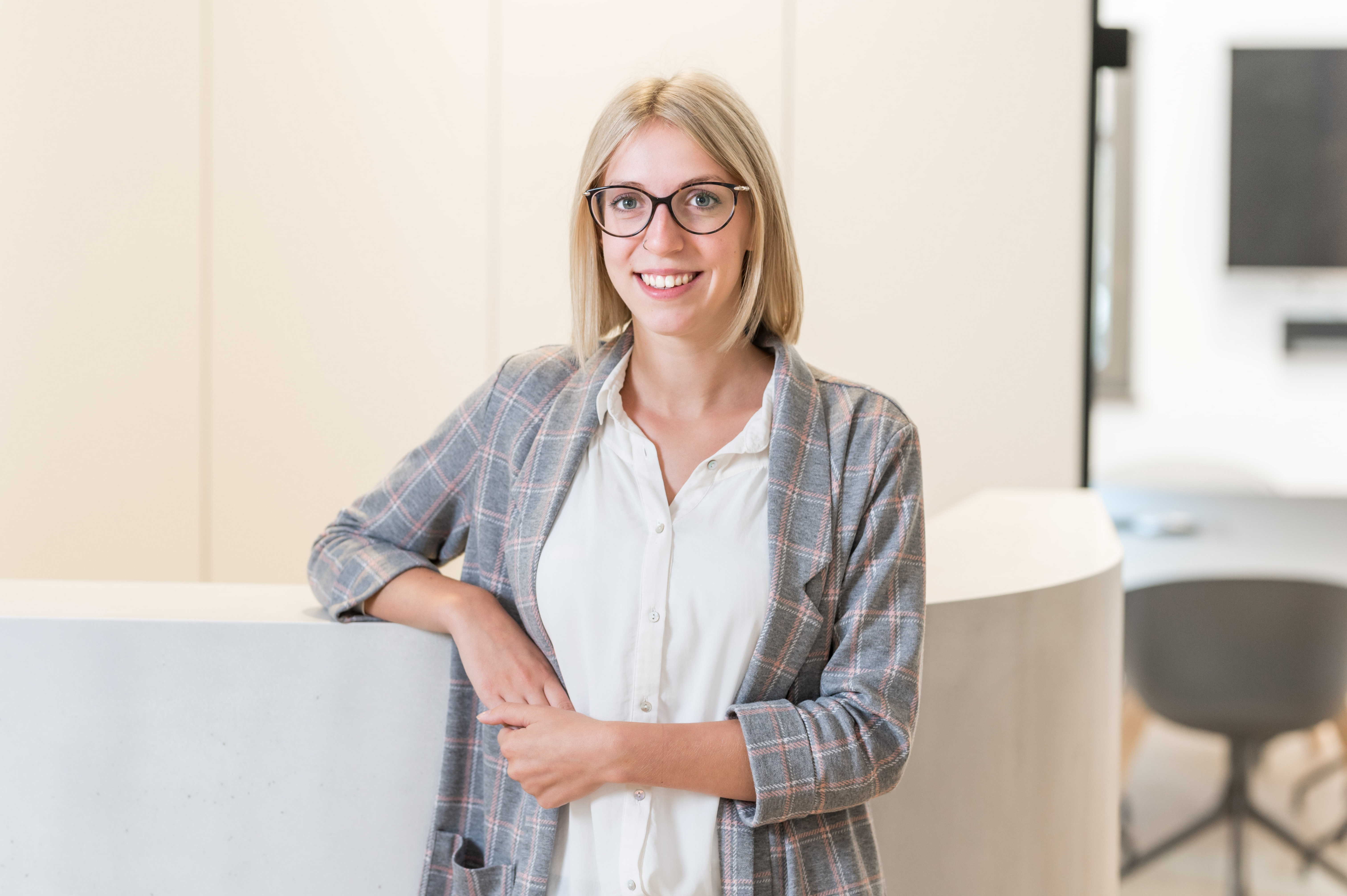 Lara Dengler, Steuerfachangestellte